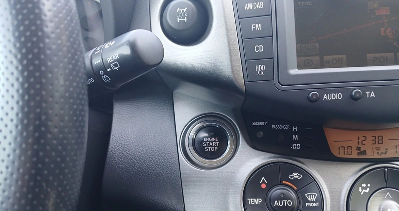 Toyota RAV4 cena 55900 przebieg: 240535, rok produkcji 2011 z Kalisz małe 596